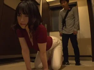 Gạ tình anh nhân viên giao hàng