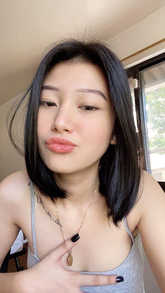 Bố má đi vắng, anh trai ở nhà làm liều chịch nhỏ em kế cứ vô tư để lộ xì líp