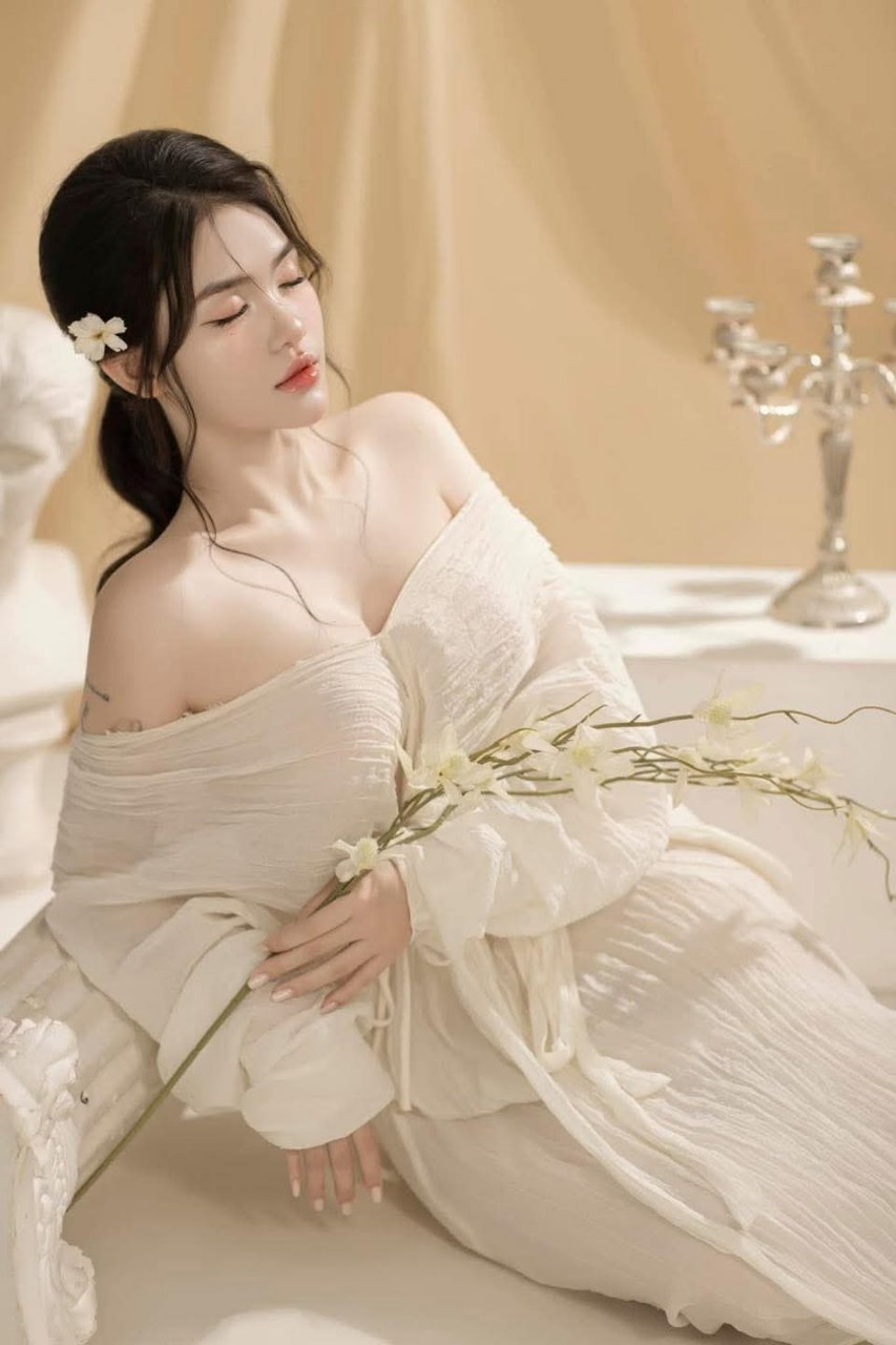 Nhiếp ảnh gia màu Đài Loan "ED Mosaic" bộ ảnh lụa đen trắng đôi chị em ~ E milk butterfly và cô bạn thân đã đến cửa hàng vịt Tai Mama để chọn 4 người đàn ông cùng chơi 6P, và cô em gái cũng lần đầu tiên trải nghiệm việc xuất tinh... [Phần 1]